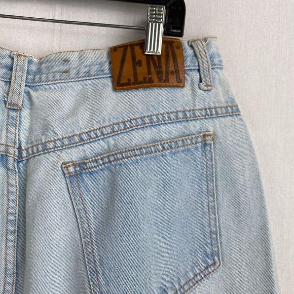 ZENA Vintage Light Washed Denim Short - Picture 4 of 10